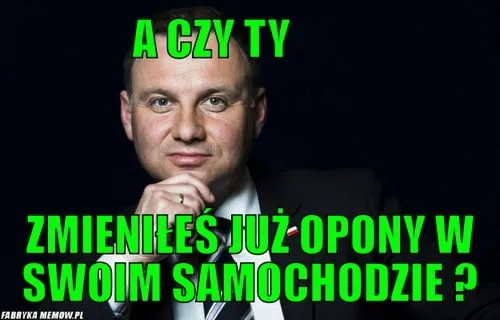 Mem z mężczyzną w garniturze pytającym, czy zmieniłeś już opony w swoim samochodzie