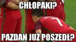 Mem z piłkarzem w czerwonej koszulce z numerem 7: Chłopaki? Pazdan już poszedł
