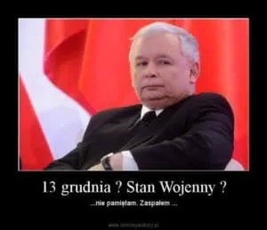 Demotywator z politykiem na tle flagi: 13 grudnia? Stan wojenny? Nie pamiętam, zaspałem